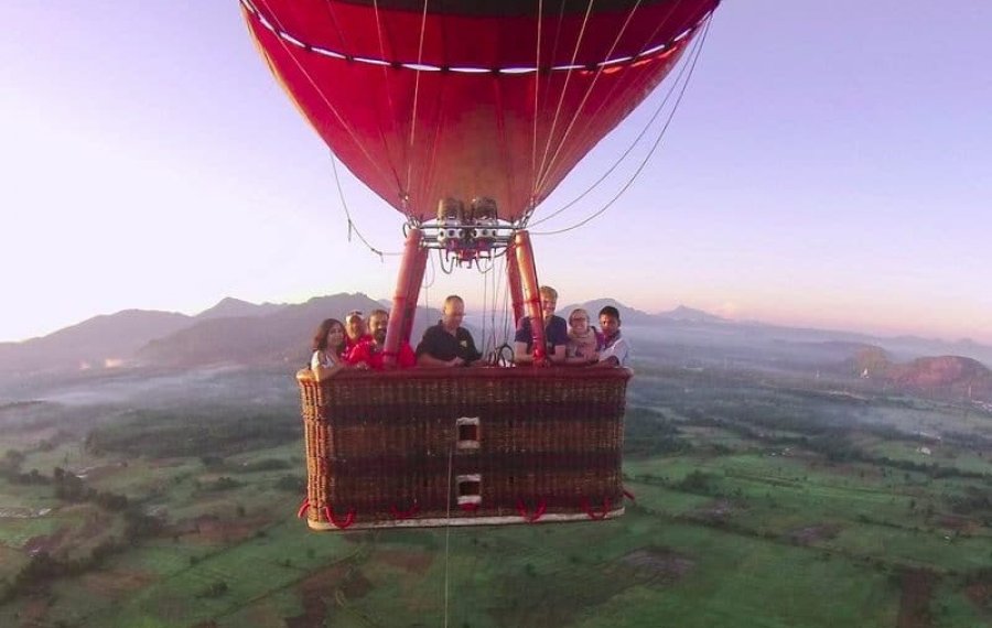  Hot Air Balloon